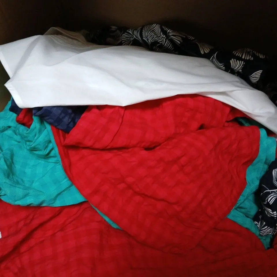 BOX OF APPROXIMATELY 15 ASSORTED CLOTHING ITEMS IN VARIOUS SIZES, STYLES, AND COLOURS - COLLECTION ONLY