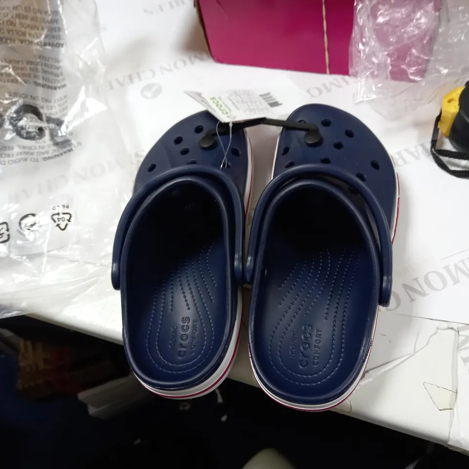 CROCS BAYABAND CLOG NAVY/PEPPER UNISEX SIZE- M5/W6
