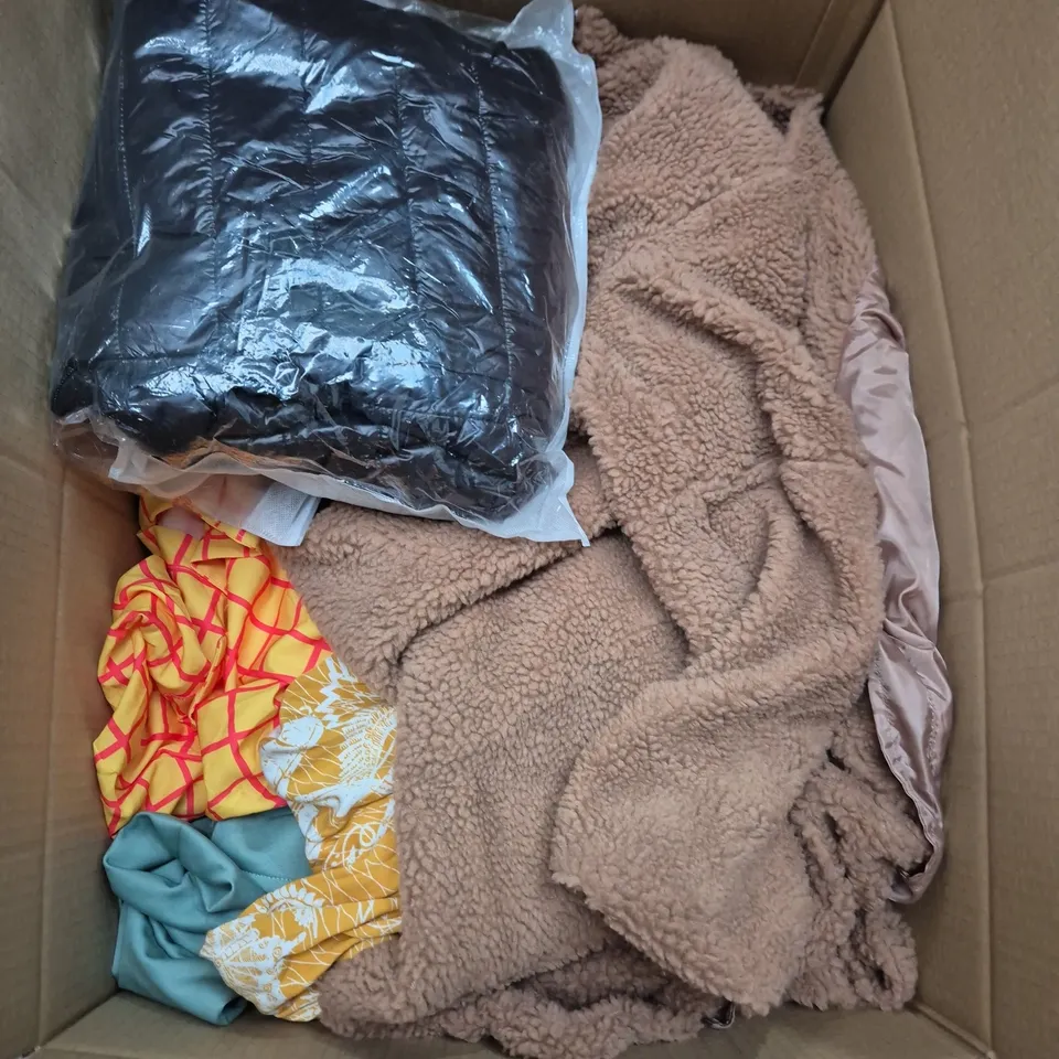 APPROXIMATELY 25 ASSORTED CLOTHING AND FASHION PRODUCTS IN VARIOUS STYLES AND SIZES - COLLECTION ONLY