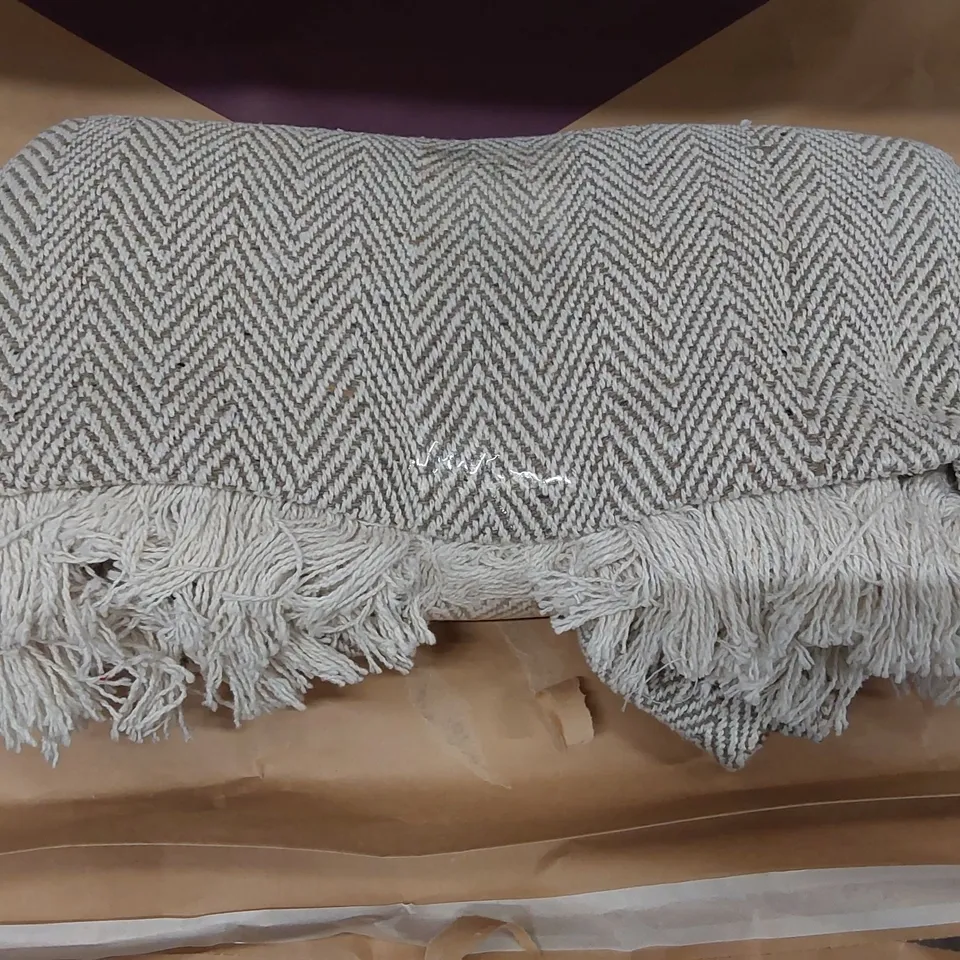 BAGGED ASEM HANDMADE THROW BLANKET (1 ITEM)