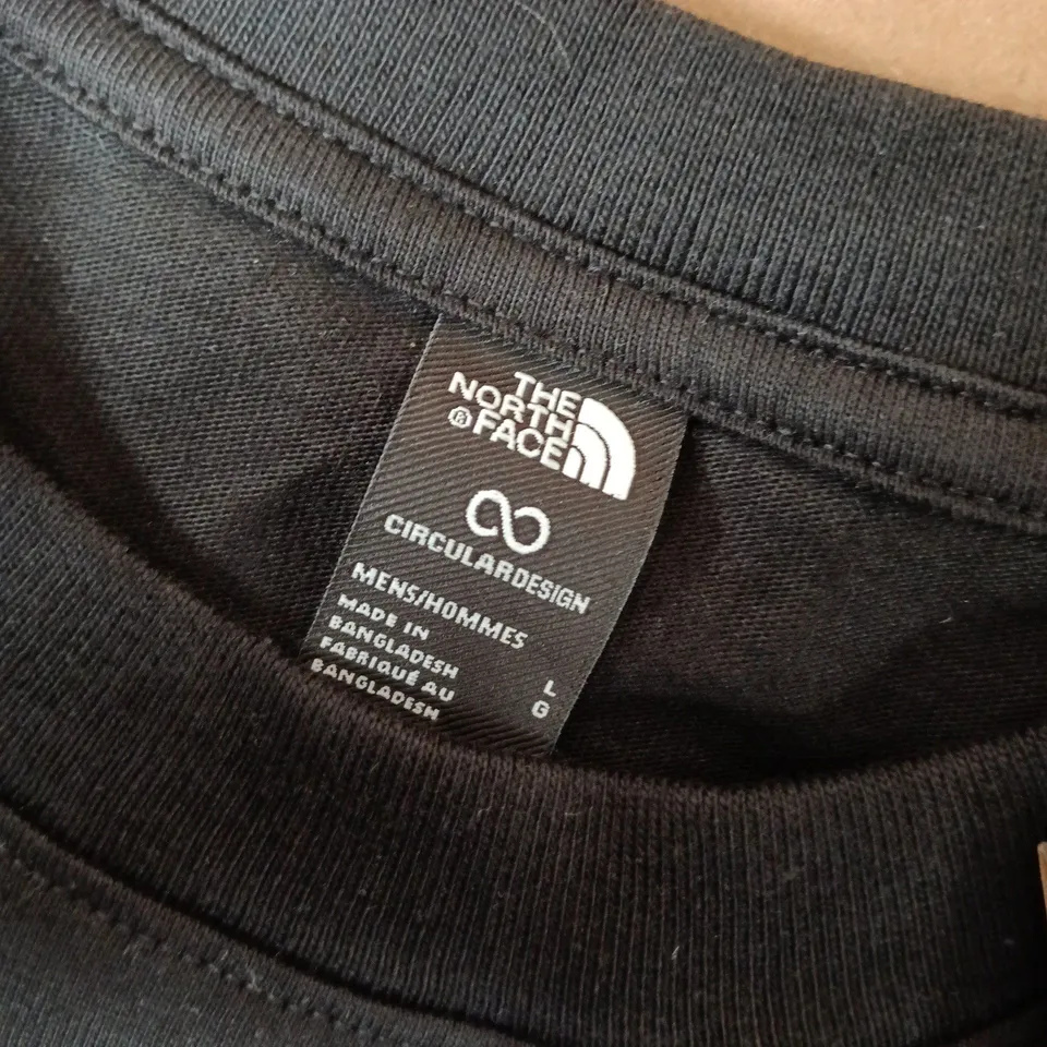 THE NORTH FACE DRIP TEE IN BLACK - LARGE