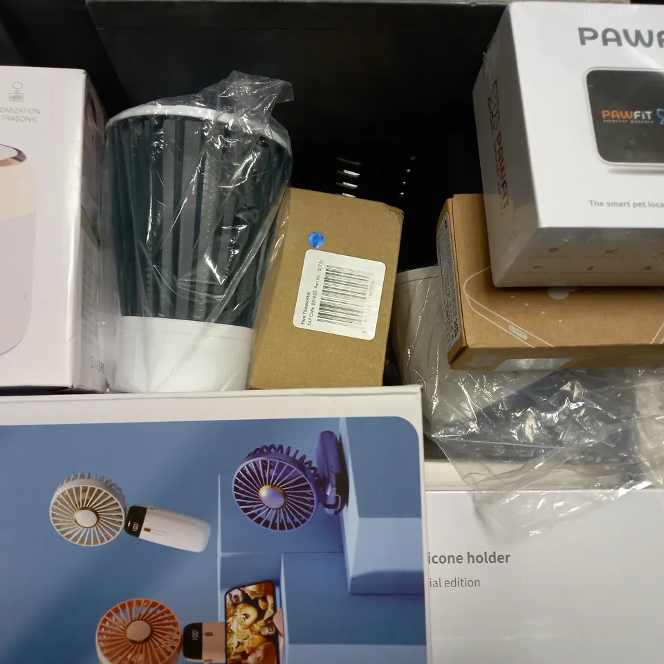 BOX OF APPROX 12 ASSORTED ITEMS TO INCLUDE - UBIQUITI POE ADAPTER - SLEEPON FINGER TIP SILICONE HOLDER - PAWFIT 3 ECT