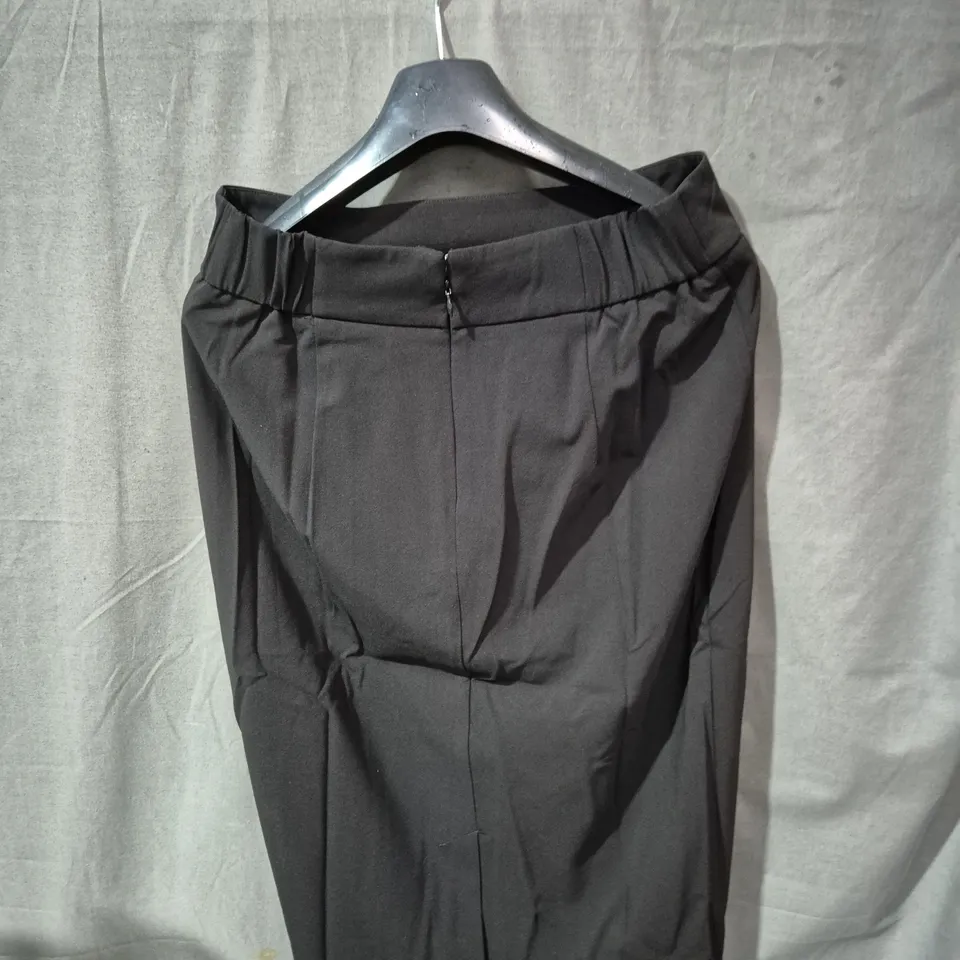 MAGISCULPT BLACK WOMEN'S SKIRT – ELASTIC BACK WAIST, SIZE UNVERIFIED