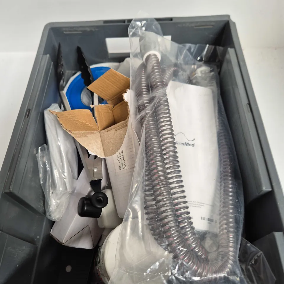 TOTE OF APPROXIMATELY 10 ASSORTED ITEMS TO INCLUDE: PHATOIL FRAGRANCE OIL