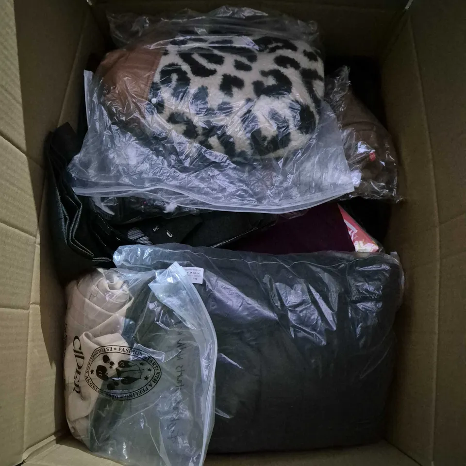 APPROXIMATELY 25 ASSORTED CLOTHING AND FASHION PRODUCTS IN VARIOUS STYLES AND SIZES - COLLECTION ONLY