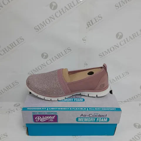 SKECHERS BLACK SLIP ON SHOES - SIZE 5