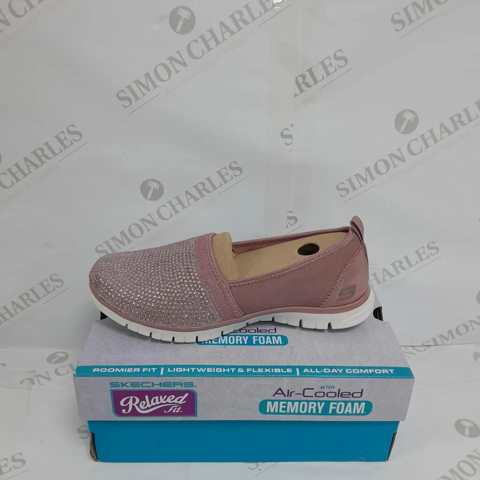 SKECHERS BLACK SLIP ON SHOES - SIZE 5