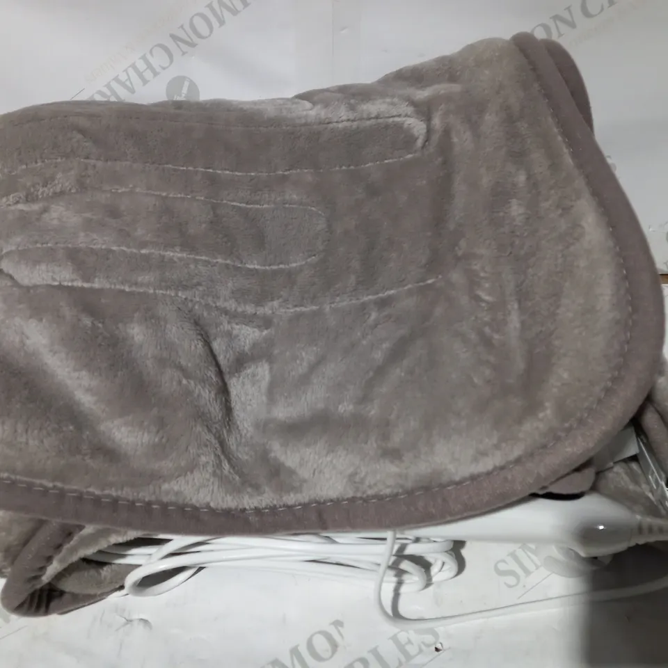  COZEE HOME HEATED PLUSH WASHABLE THROW - SILVER GREY
