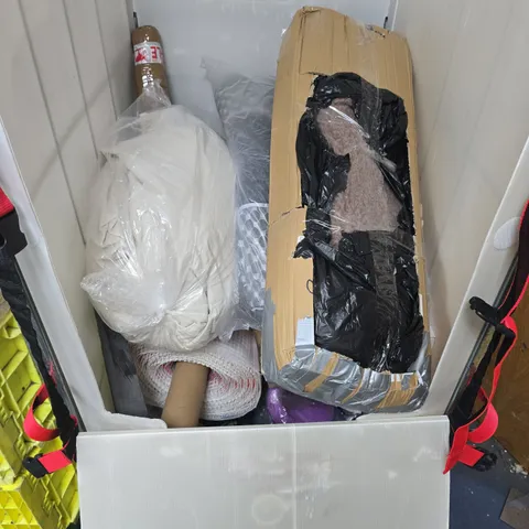APPROXIMATELY 10 ASSORTED ITEMS TO INCLUDE KETTLEBELL, FLASH POWERMOP WIPE REFILLS, CAR PARTS, ETC
