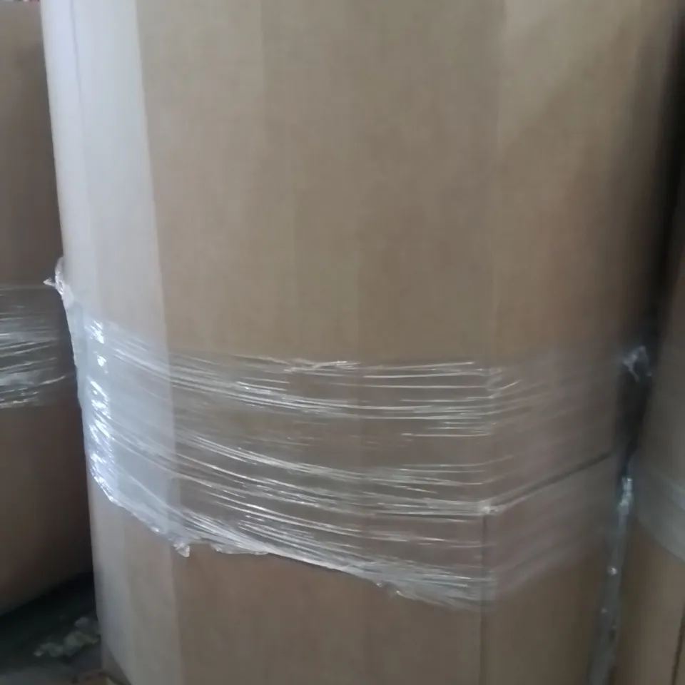 PALLET CONTAINING A LARGE QUANTITY OF PILLOWS
