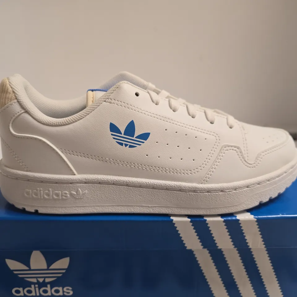 BOXED PAIR OF ADIDAS NY 90 J WHITE SNEAKERS - SIZE 4
