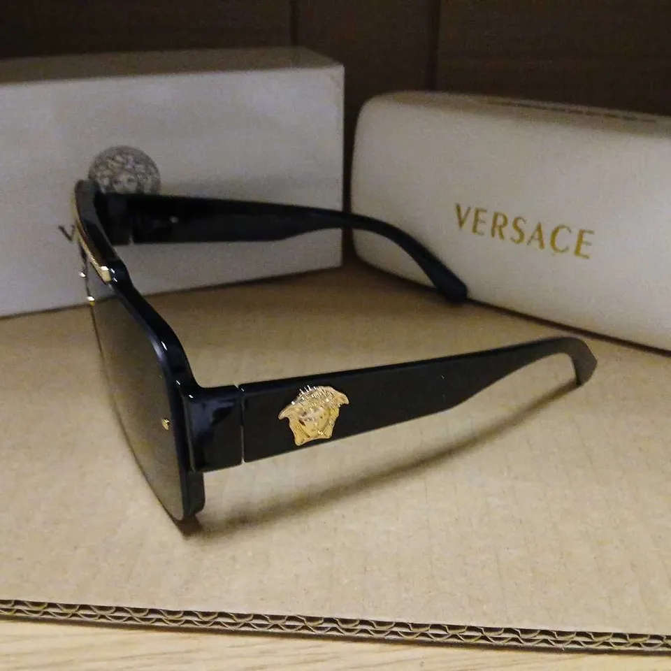 VERSACE SUNGLASSES – BLACK PLASTIC FRAME WITH GOLD MEDUSA EMBLEM ON TEMPLE