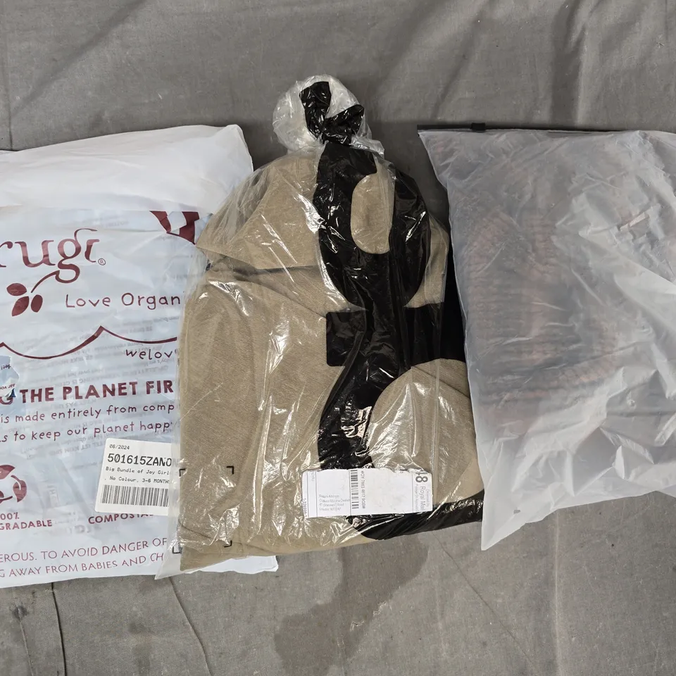 APPROXIMATELY 20 ASSORTED CLOTHING AND FASHION PRODUCTS IN VARIOUS STYLES AND SIZES - COLLECTION ONLY