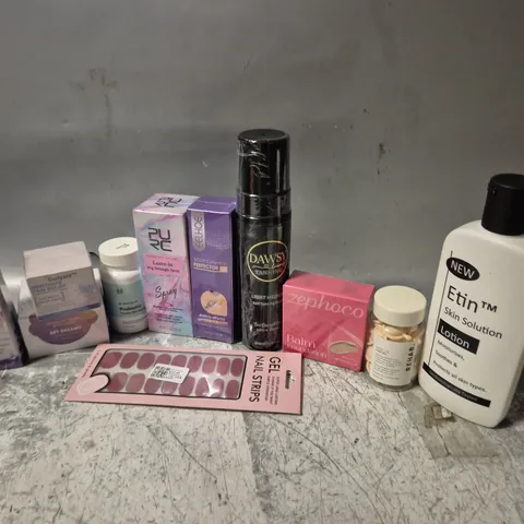 APPROXIMATELY 20 ASSORTED COSMETICS ITEMS TO INCLUDE ETIN SKIN SOLUTION, PURE LEAVE IN WIG DETANGLE SPRAY, OVERNIGHT TONING BODY CREAM, ETC