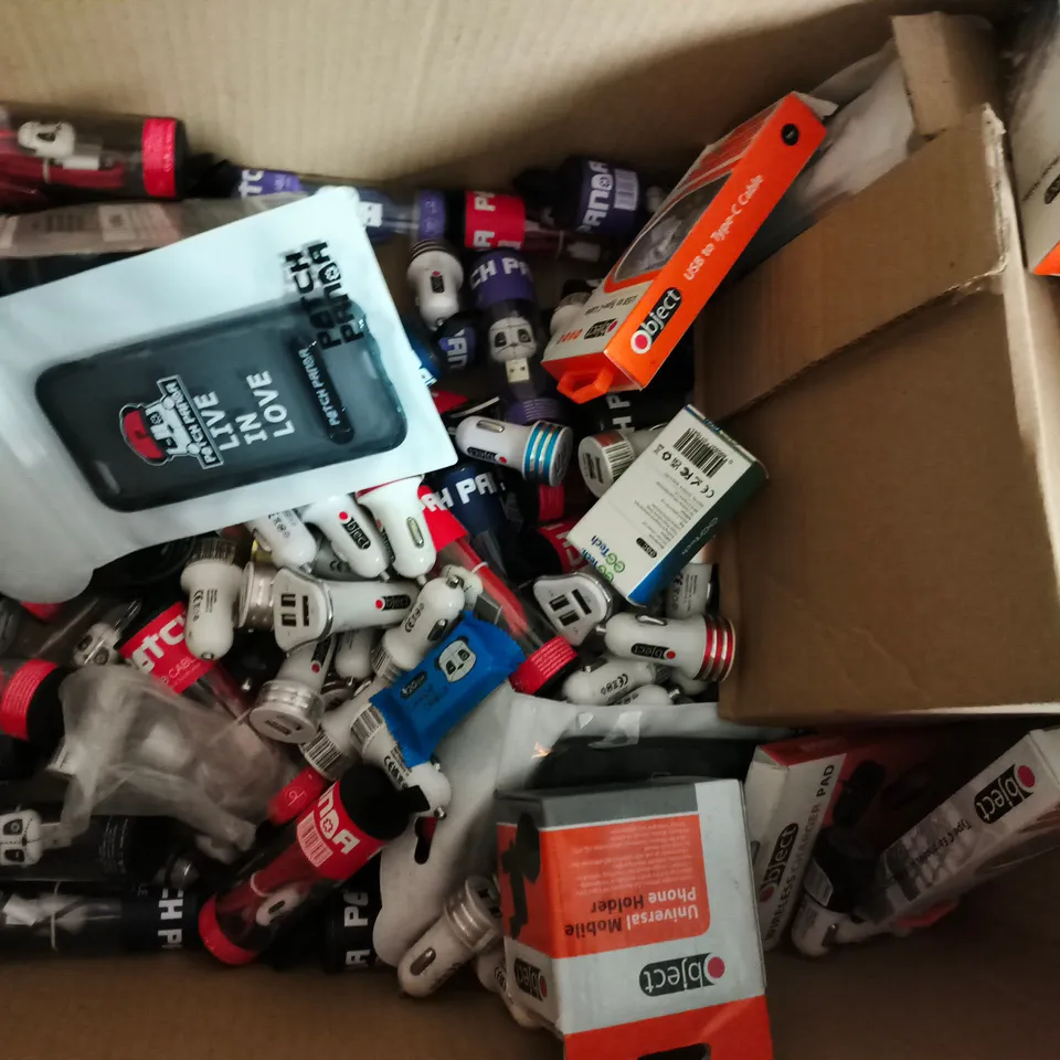 BOX OF APPROXIMATELY 20 ASSORTED HOUSEHOLD ITEMS TO INCLUDE PHONE CASES, USB CABLES, ETC