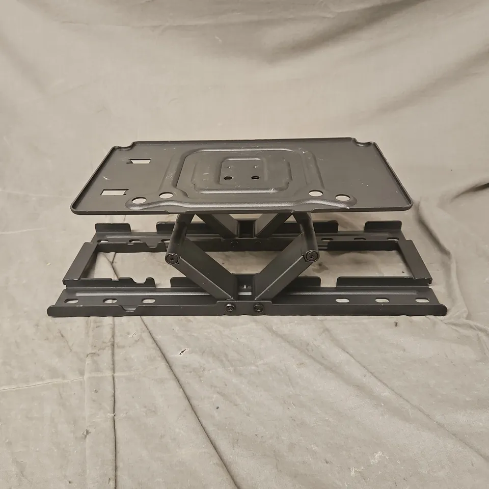 TV WALL MOUNT IN BLACK