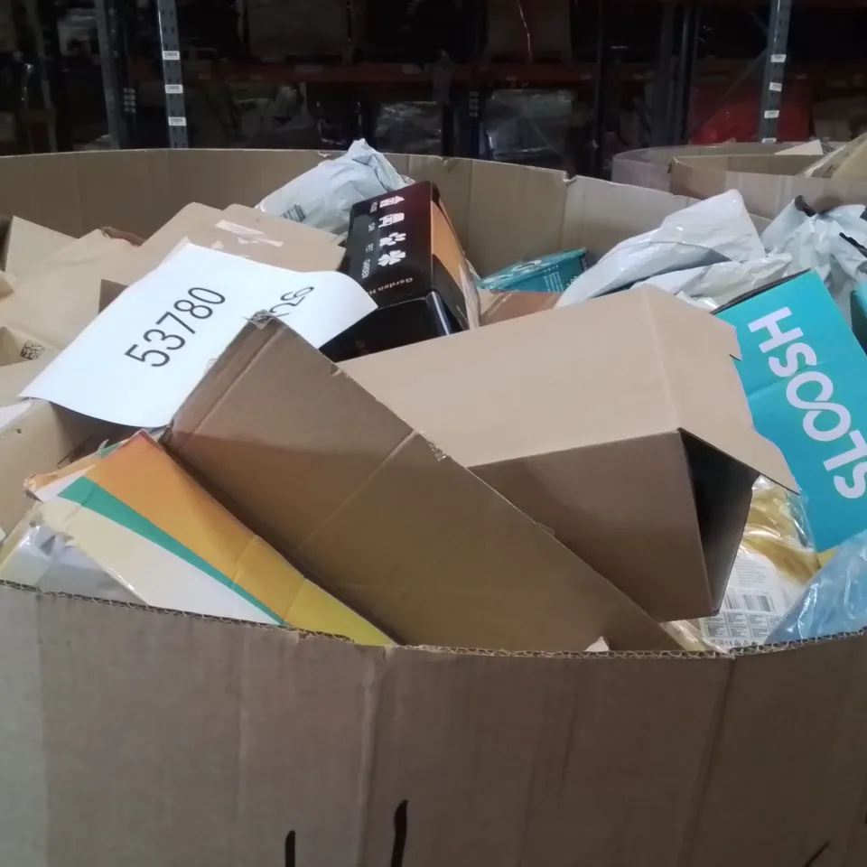PALLET CONTAINING A LARGE QUANTITY OF HOSES