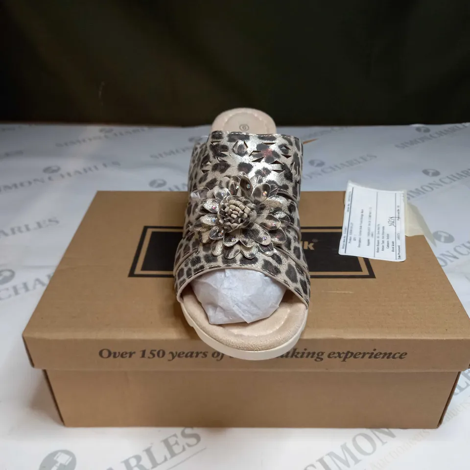 BOXED CUSHION WALK CHESTNUT LEOPARD PRINT PLATFORM SANDALS - SIZE 6