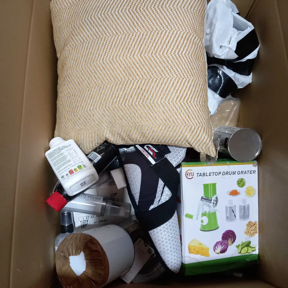 BOX OF ASSORTED HOUSEHOLD ITEMS 