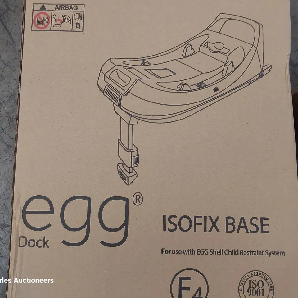 BOXED EGG ACCESSORIES INCLUDING ISOFIX BASE, TOPLOADER BACK PAC, DELUXE BLANKET FOOTMUFF, FUR SEAT LINER & CAR SEAT ADAPTERS