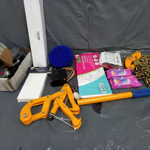 BOX OF ASSORTED HOUSEHOLD ITEMS TO INCLUDE VANSIH, ASSORTED TOOLS AND DOOR MINDER