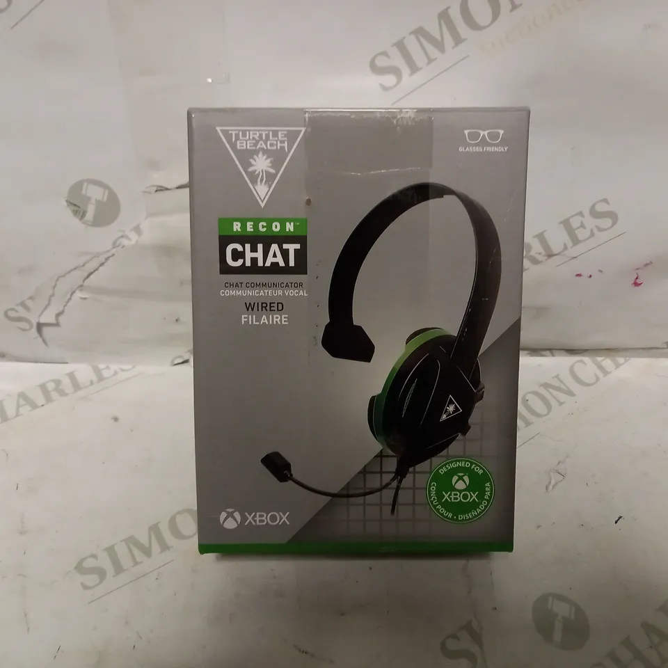 LOT OF APPROXIMATELY 10 ELECTRICALS TO INCLUDE HEADSETS, PHONE CASES, EARBUDS, SPEAKER MOUNTS, ETC