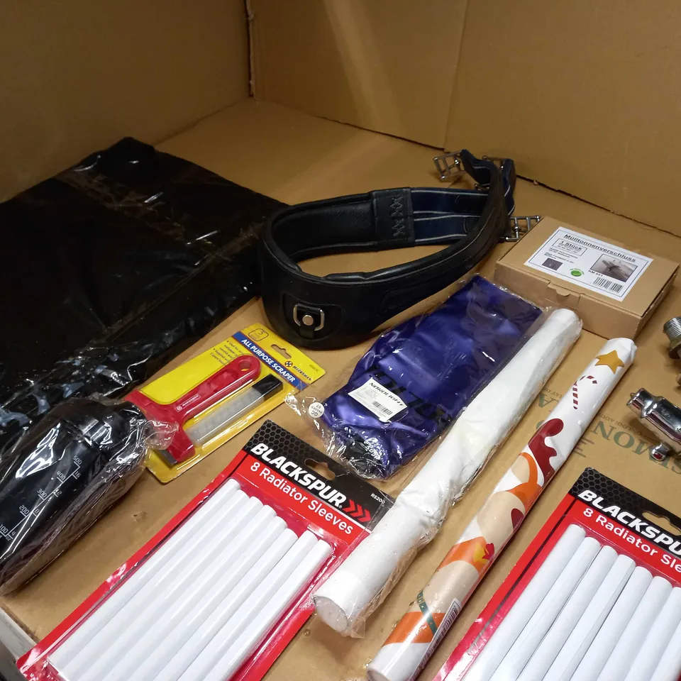 LARGE BOX OF APPROXIMATELY 20 ASSORTED HOUSEHOLD ITEMS TO INCLUDE: RADIATOR SLEEVES, DOOR MAT, ALL PURPOSE SCRAPER