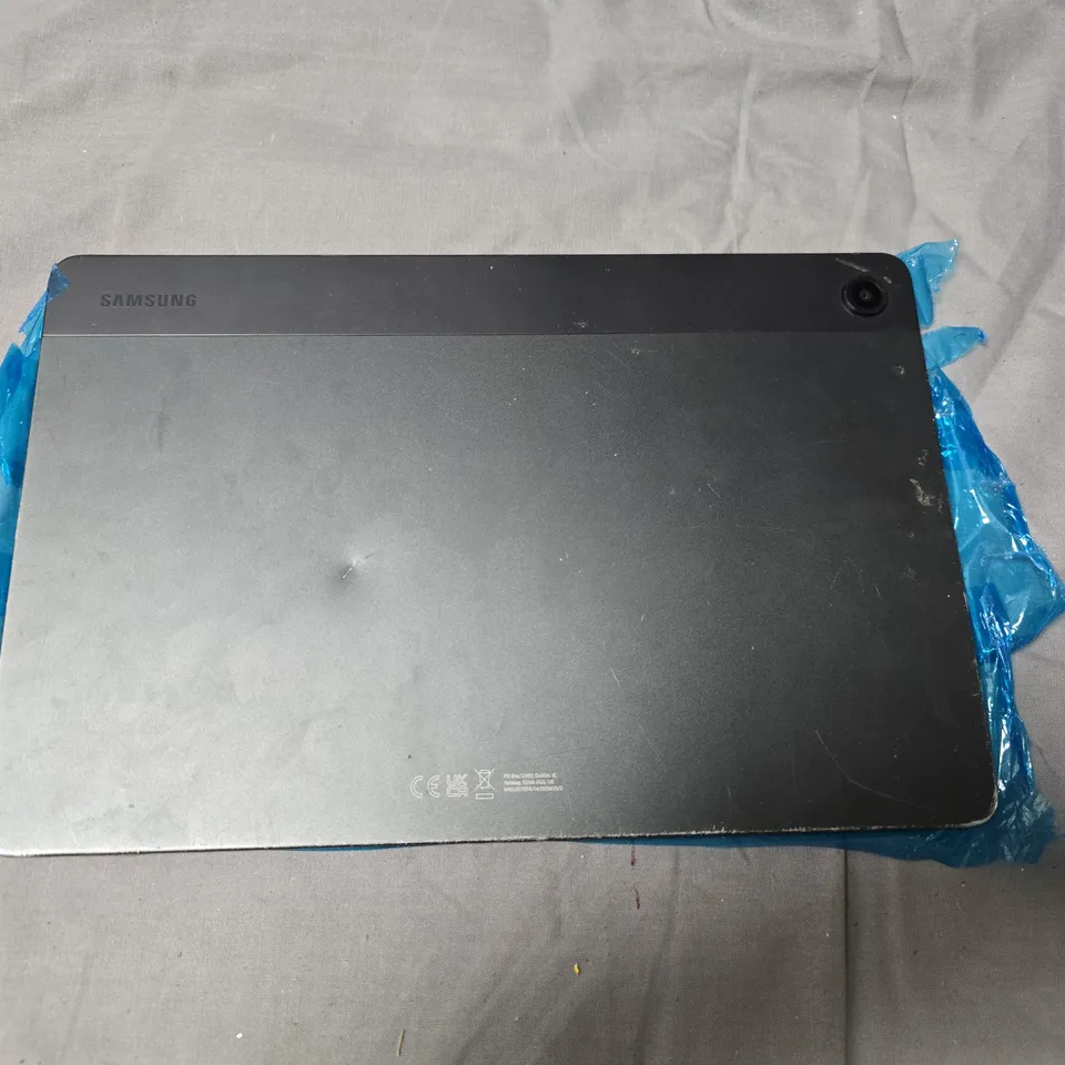 SAMSUNG TABLET – GRAY METAL BACK WITH SINGLE REAR CAMERA 