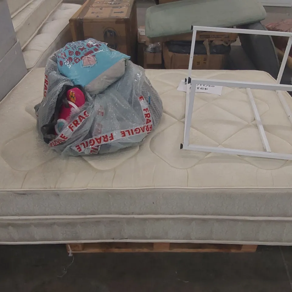 PALLET OF ASSORTED FURNITURE INCLUDING: MATTRESSES ECT