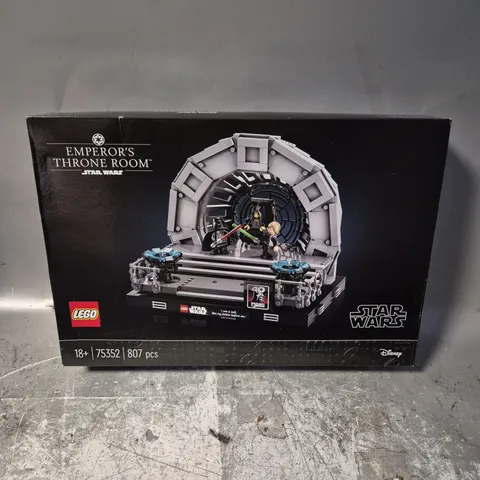 BOXED LEGO STAR WARS EMPEROR'S THRONE ROOM - 75352 