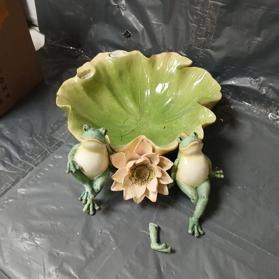 CERAMIC GARDEN ORNAMENT: TWO FROGS WITH LOTUS LEAF