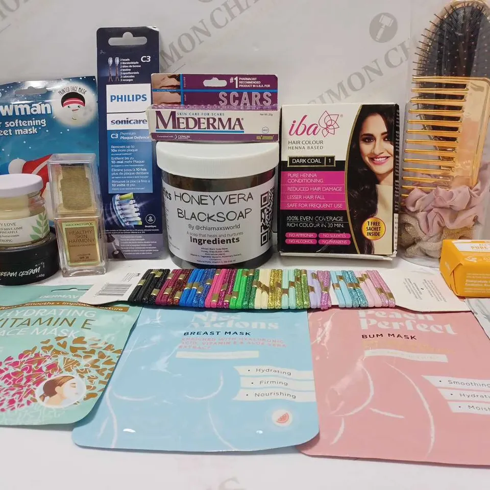 LOT OF APPROX 10 ASSORTED BEAUTY PRODUCTS TO INCLUDE Philips REPLACEMENT HEADS, PEACH PERFECT BUM MASK, DERMAV10 HYDRATING VITAMIN E MASK, ETC 