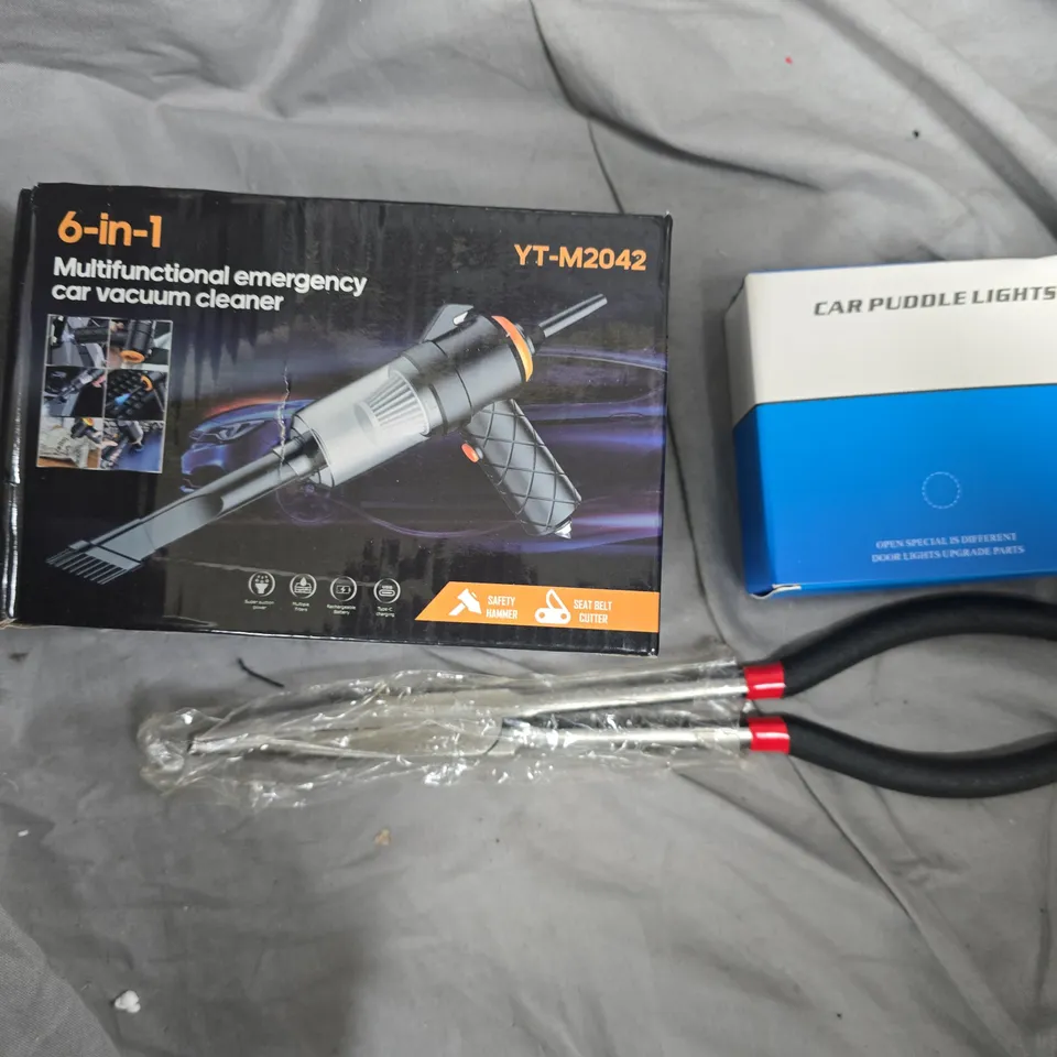 BOX OF ASSORTED CAR ITEMS TO INCLUDE - 6 IN 1 VAC - CAR PUDDLE LIGHTS - TOOSL