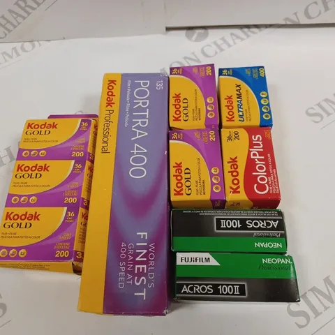 LOT OF 8 ASSORTED PACKS OF PHOTOGRAPHY FILM TO INCLUDE KODAK GOLD AND FUJI FILM ACROS 1002