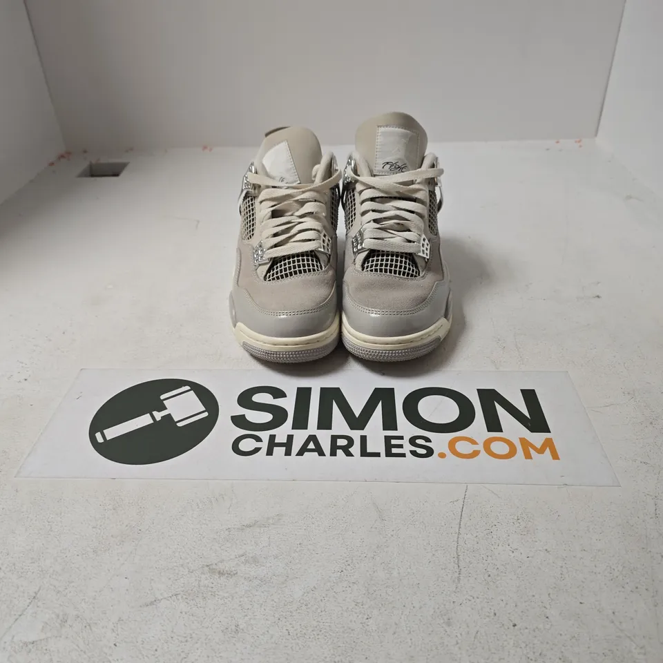 UNBOXED PAIR OF NIKE AIR JORDAN FLIGHT TRAINERS IN GREY - UK 5
