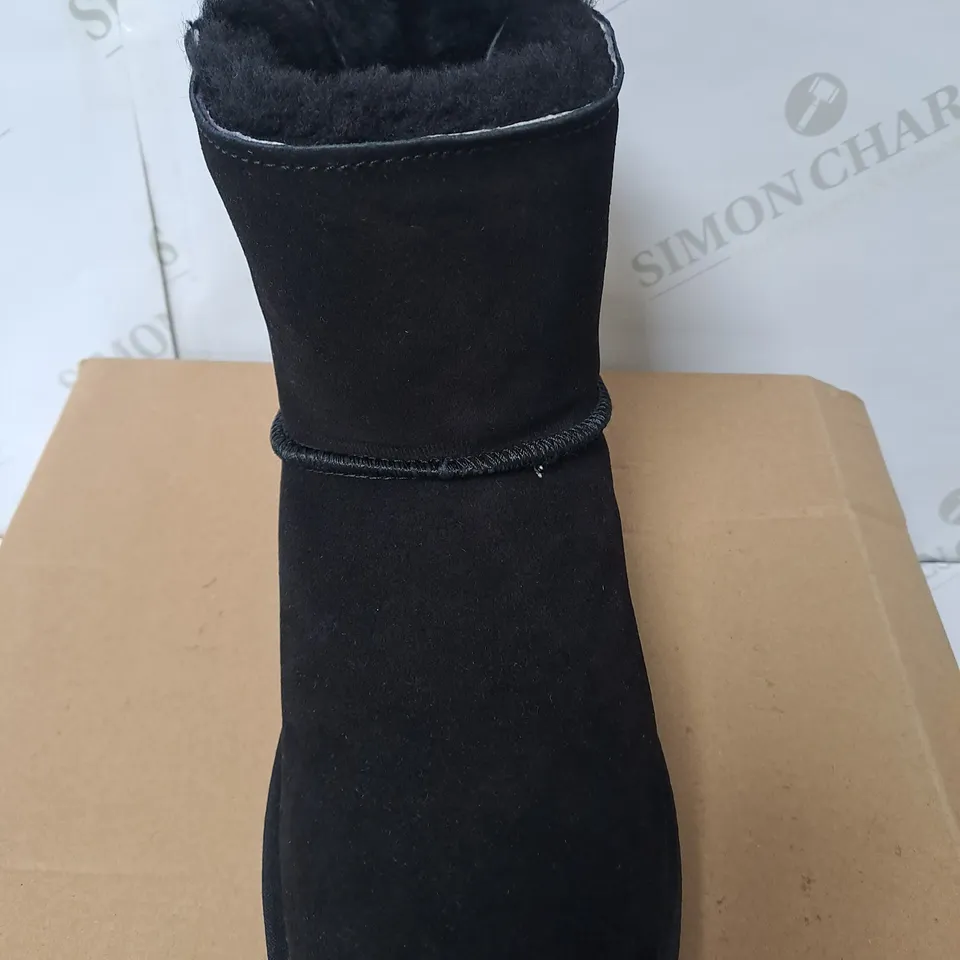 BOXED BONOVA BLACK SILVER BOW STYLE BOOTS SIZE 8