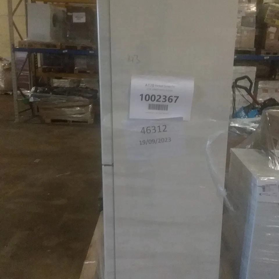 BOSCH KGN34NWEAG SERIE 2 FREESTANDING FRIDGE FREEZER AND HOOVER 8+5KG 1400 INTEGRATED WASHER DRYER