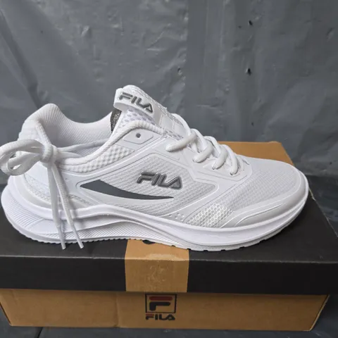 BOXED PAIR OF FILA MEMORY TREXLER WHITES TRAINERS - MENS 7
