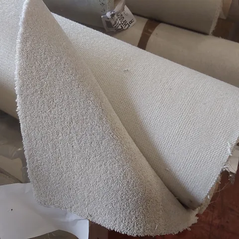 ROLL OF QUALITY ROLL OF QUALITY DIMENSION PLAINS CARPET - APPROXIMATELY 5 x 4.34m