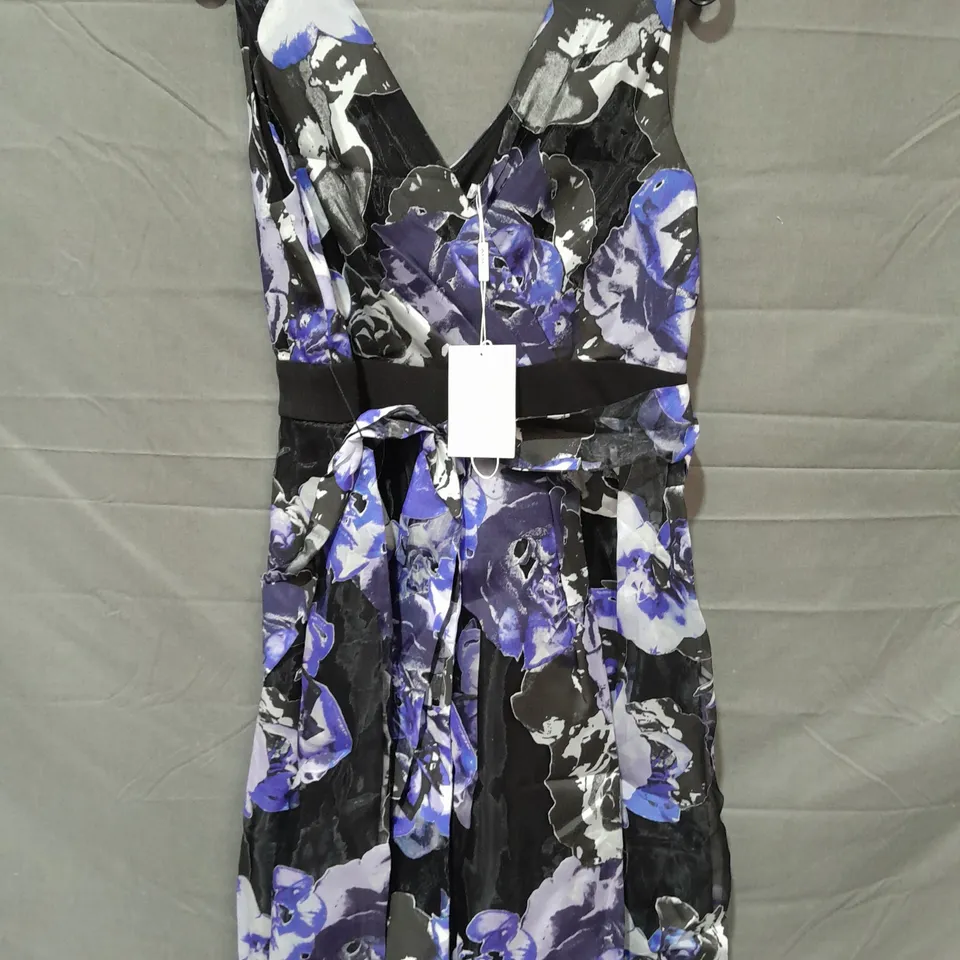 GINA BACCONI FLORAL DRESS IN BLACK/BLUE - SIZE 20