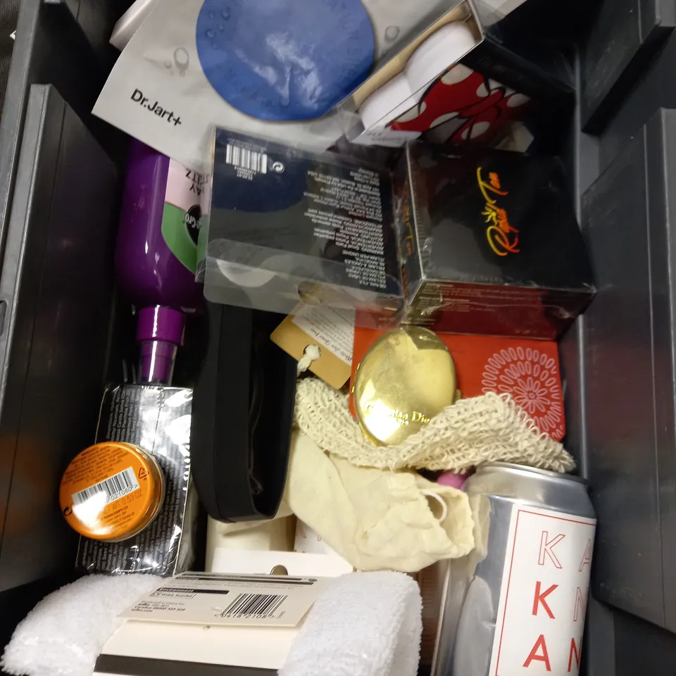 ASSORTMENT OF BEAUTY PRODUCTS APPROX. 30 ITEMS 
