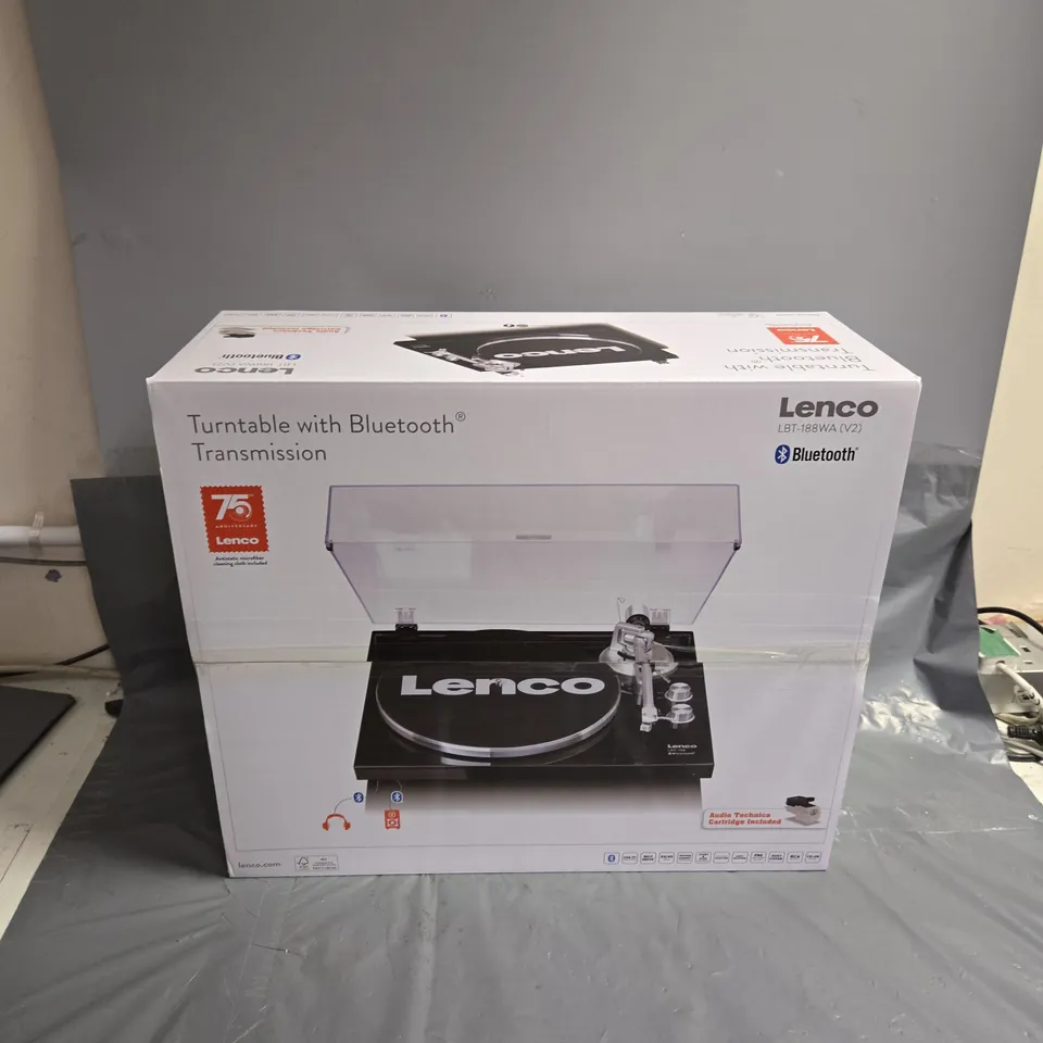 BOXED LENCO TURNTABLE WITH BLUETOOTH TRANSMISSION LBT-188WA V2