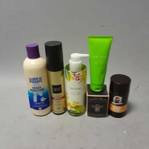 APPROXIMATELY 20 ASSORTED HEALTH & BEAUTY ITEMS TO INCLUDE - GHD HEAT PROTECT SPRAY, AUSSIE DEEP MOISTURE SHAMPOO AND TROPIC HAND CREAM