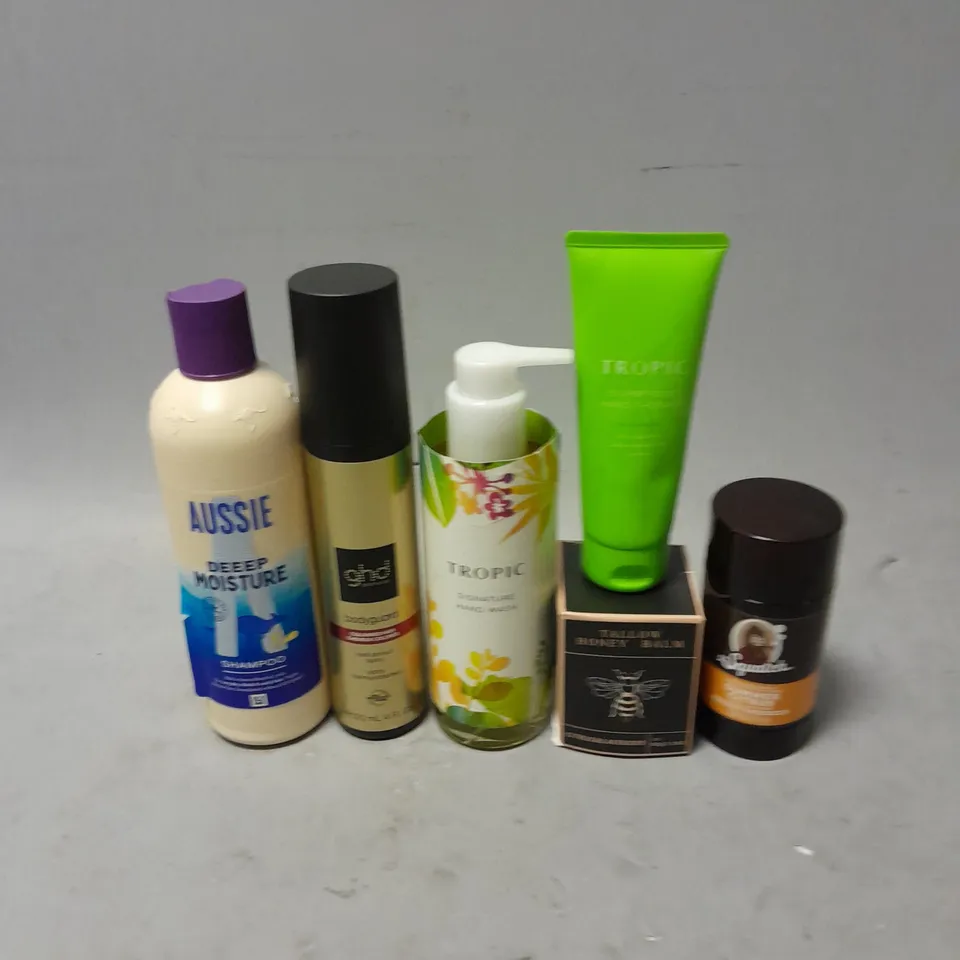 APPROXIMATELY 20 ASSORTED HEALTH & BEAUTY ITEMS TO INCLUDE - GHD HEAT PROTECT SPRAY, AUSSIE DEEP MOISTURE SHAMPOO AND TROPIC HAND CREAM