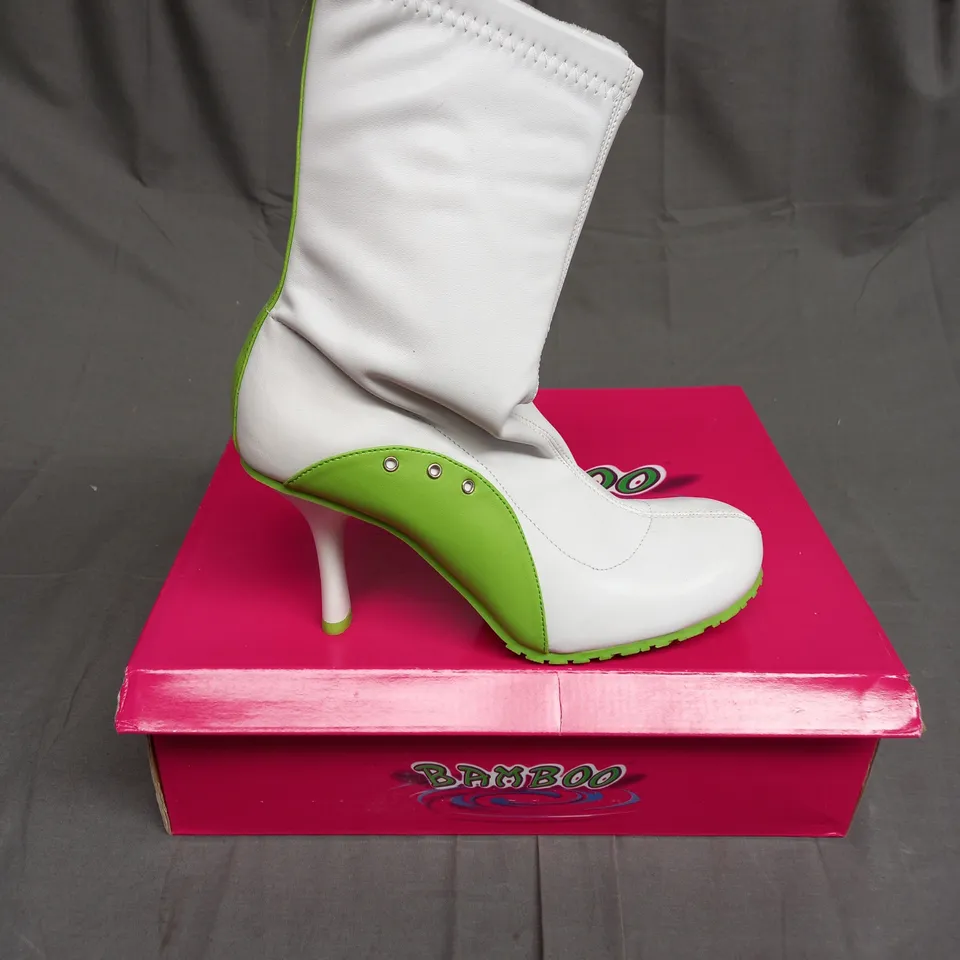 BOXED BAMBOO LEATHER BALLER HIGH HEEL SHOES IN GREEN AND WHITE SIZE 6