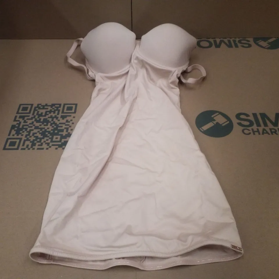 BOX CONTAINING APPROXIMATELY 12 BRAND NEW FIGLEAVES LATTE SMOOTHING SLIPS - SIZE 32F