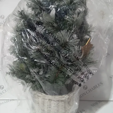BOXED K BY KELLY HOPPEN COTSWOLDS CHOICE OF PRE-LIT GREENERY CHRISTMAS DECORATION