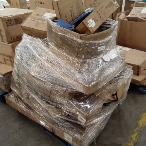 PALLET OF ASSORTED ASSORTED HOUSEHOLD GOODS AND PRODUCTS TO INCLUDE; HOSE PIPE, COAT HANGERS, PENCIL SET ETC