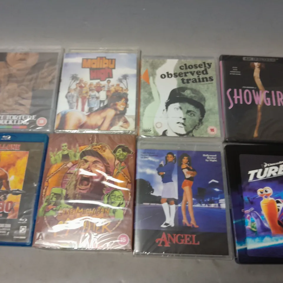 LOT OF 20 ASSORTED MEDIA ITEMS TO INCLUDE APOCALYPTO BLUE RAY, XBOX ONE MOTO RACER 4 AND FIRST BLOOD 