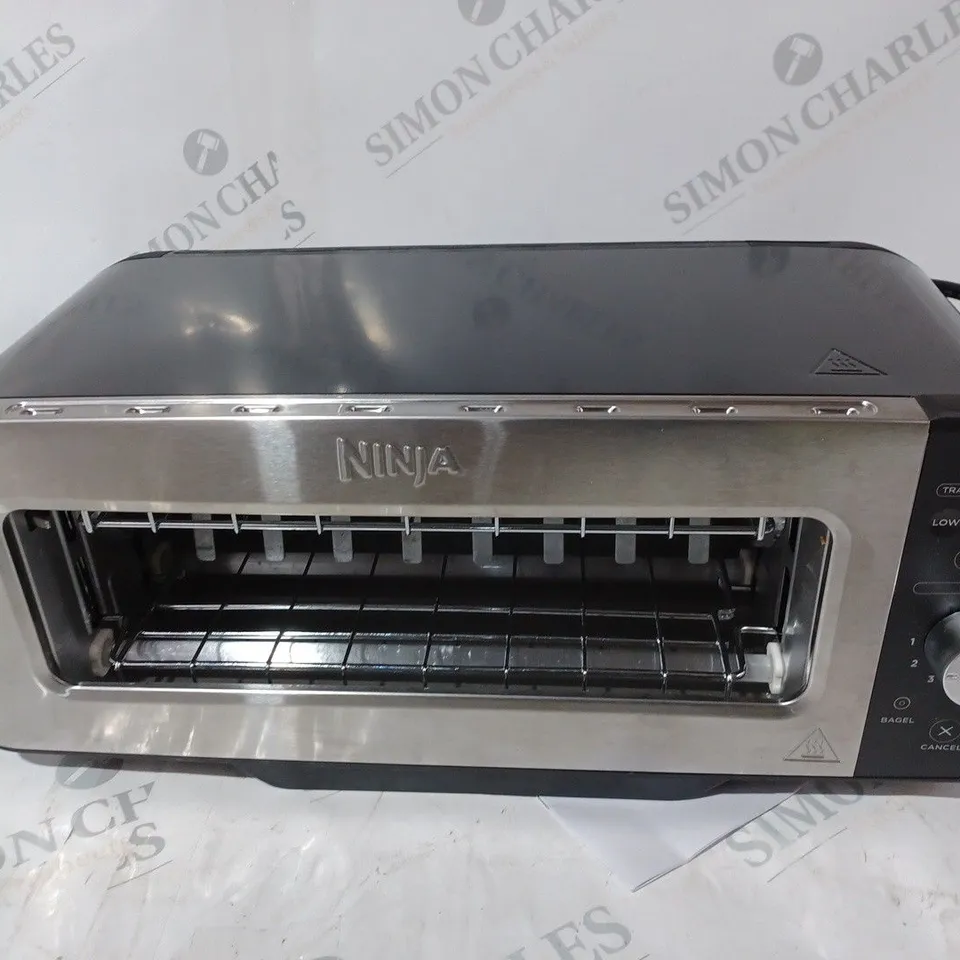 BOXED NINJA 2 IN 1 TOASTER & GRILL ST100UK
